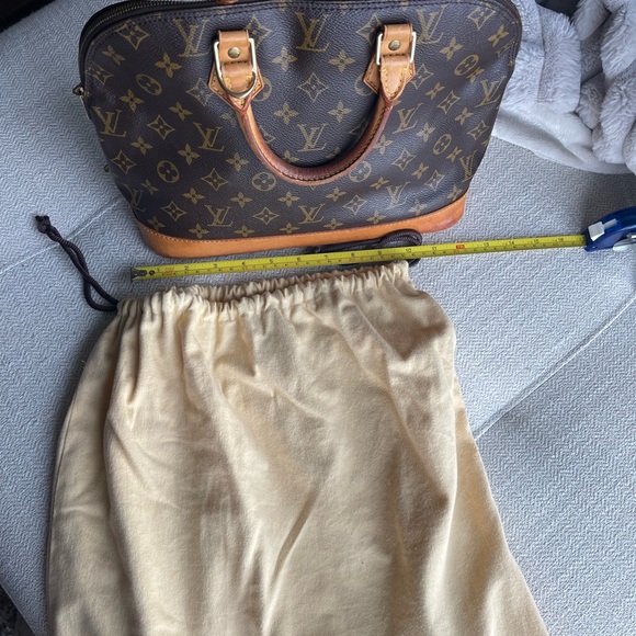 Louis Vuitton Alma Handbag - Picture 12 of 12